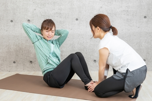 スポーツトレーナーの年収は高い?低い?働き方別の年収や年収アップ方法を解説!